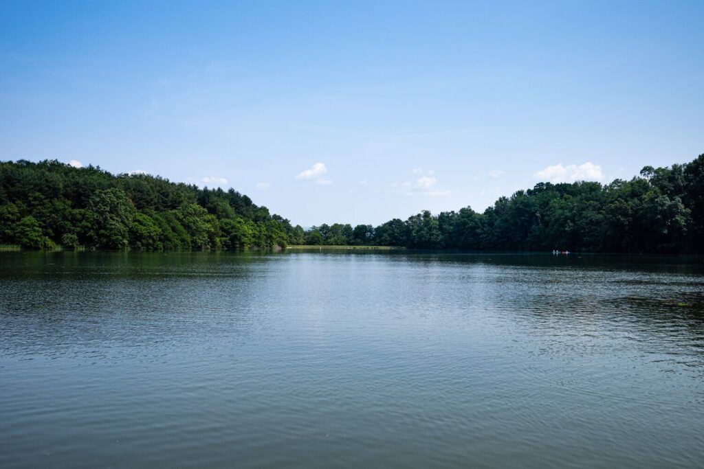 Stockage de l'eau dans une retenue collinaire